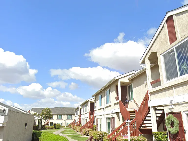 300 S Hazel St — Photo 2