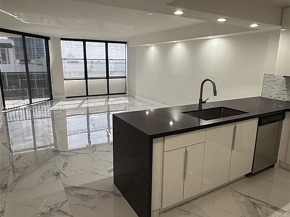 2nd image of 1901 Brickell Ave APT B2003