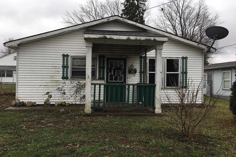 1st image of 210 W Mill St