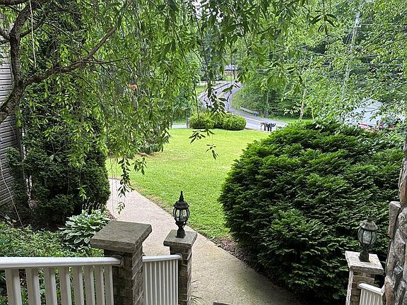 3rd image of 37 Wendell Dr