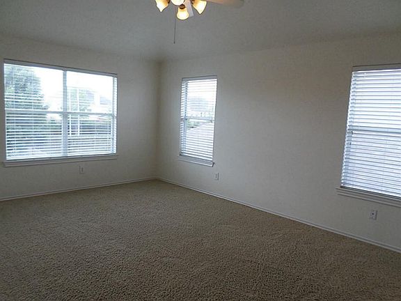 5th image of 2521 Artesia Dr