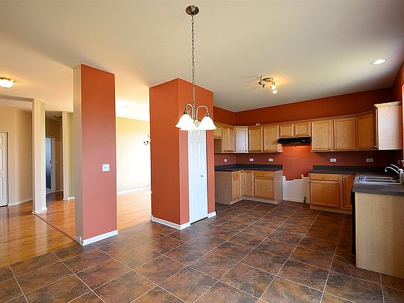 5th image of 214 Oxford Ave
