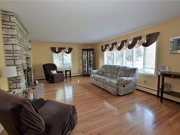 3rd image of 262 Morgan Ave