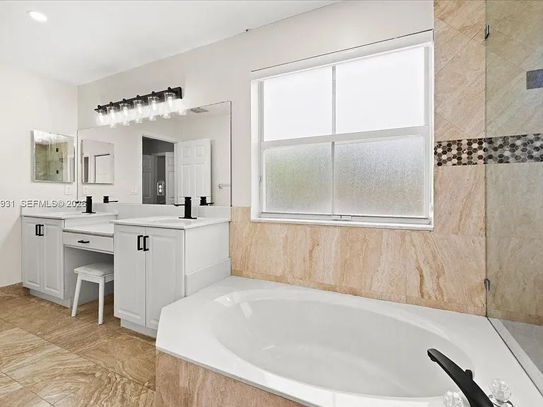 5014 SW 155th Ter #5014 — Photo 19