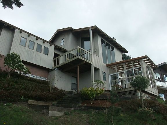 2nd image of 99 Vista Del Mar St