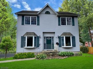 25 Cherokee Trl, Denville, NJ 07834