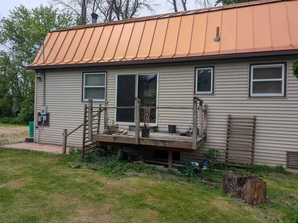 218 Wood Ln, New London, WI 54961