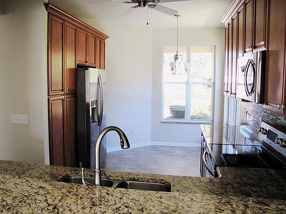 4th image of 1457 Riverdale Dr