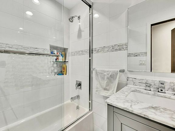 4th image of 2759 Strickland Ave #2
