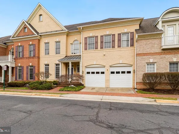 12755 Lavender Keep Cir, Fairfax, VA 22033