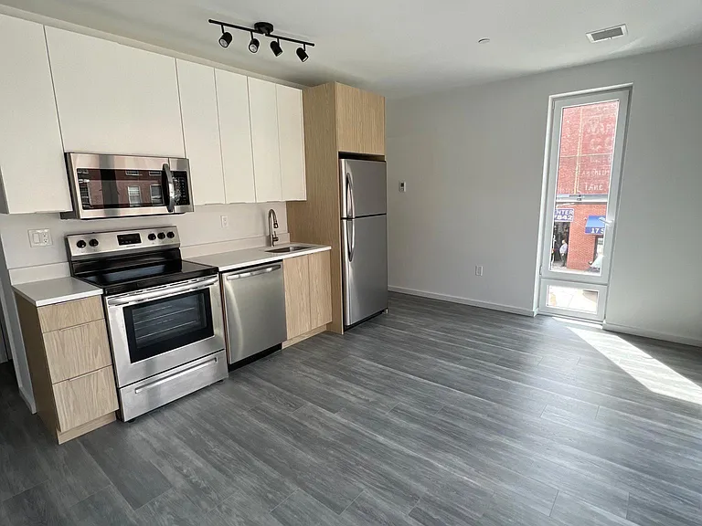 160 Middlesex St #503 — Photo 1
