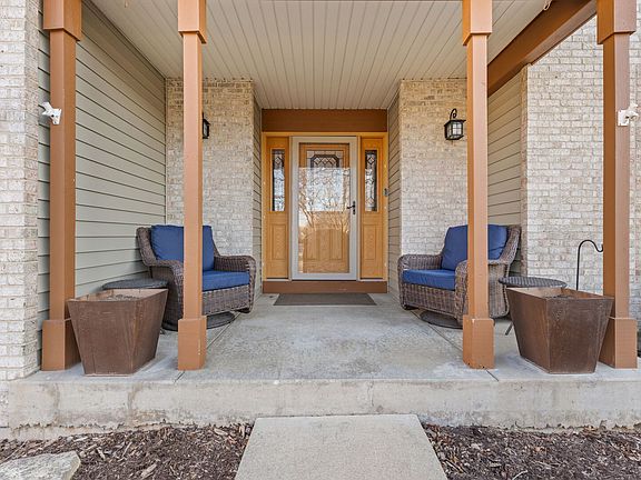 2nd image of 1848 Maple Glen Dr