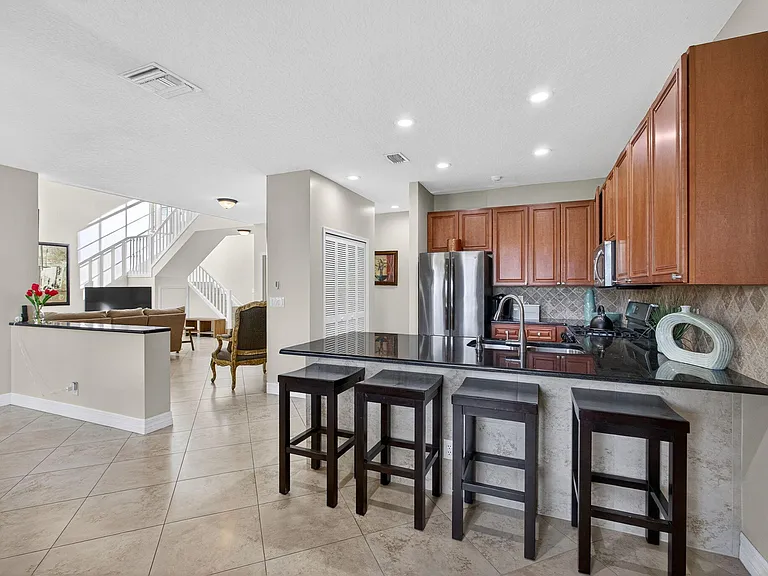 8400 Heritage Club Dr — Photo 15