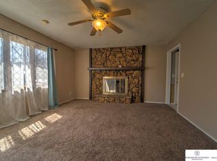 7402 Valley Rd, La Vista, NE 68128