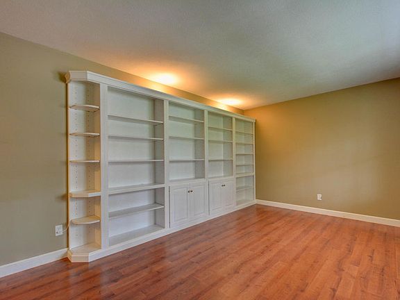 4th image of 502 Vista Dr