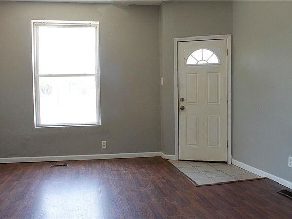 3rd image of 2808 Iowa Ave #A