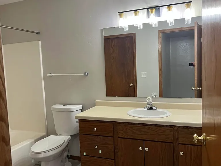510 E Glenbrook Dr — Photo 7