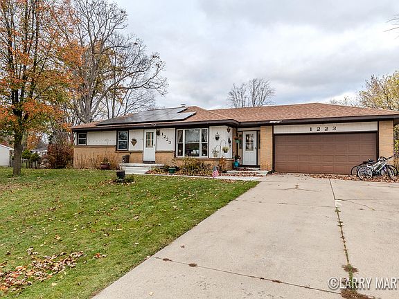 2nd image of 1223 Elmwood Dr