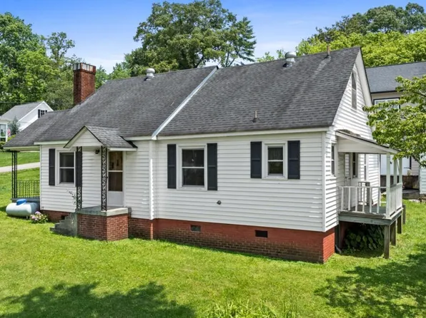 34 Hall St, Blue Ridge, GA 30513