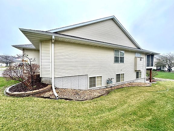 3rd image of 6720 Waterview Dr SW