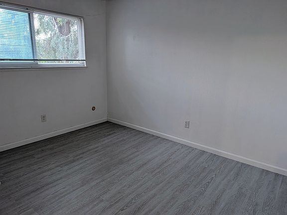 4th image of 121 Las Flores Ave #J