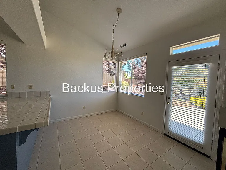 18223 Viewcrest Ln — Photo 7