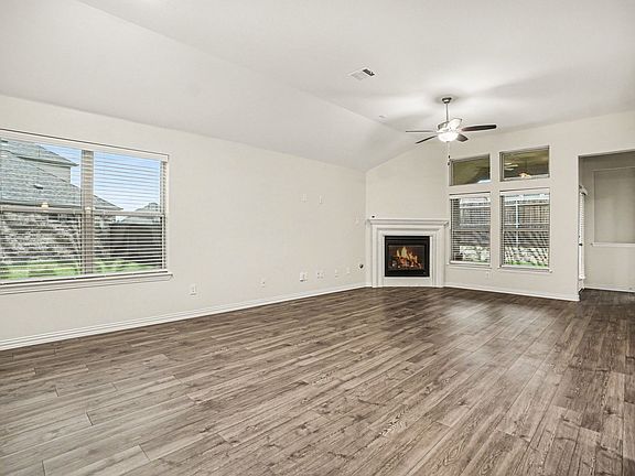 5th image of 1216 Kensington Dr
