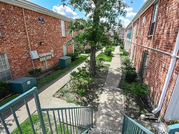 4th image of 9201 Clarewood Dr #207