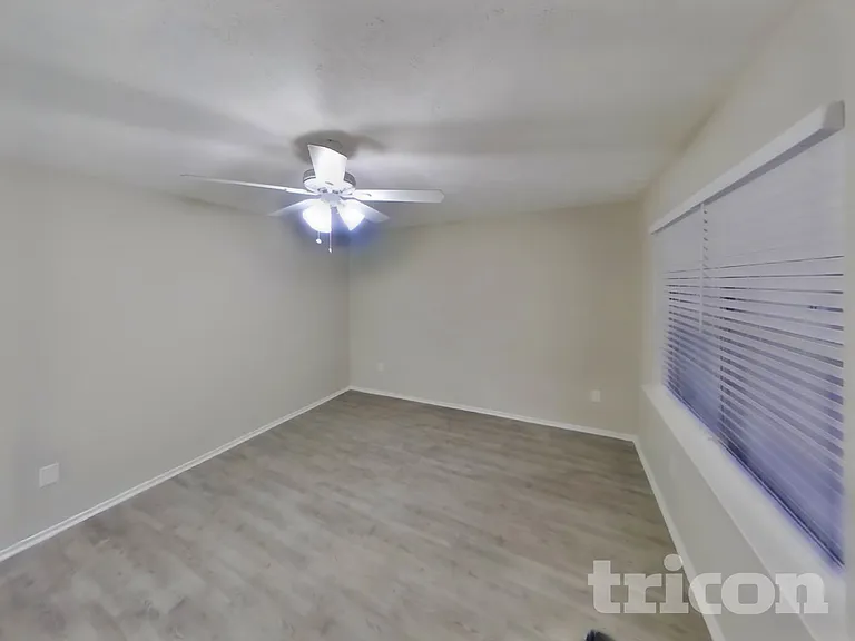 3221 Edgebrook Dr — Photo 4