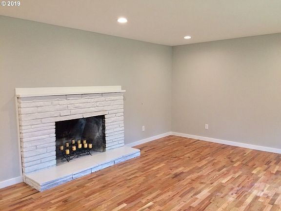 4th image of 450 SE Leland St