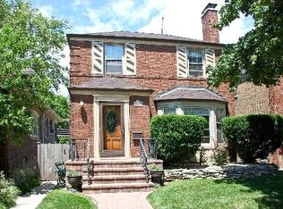 1327 Dobson St, Evanston, IL 60202