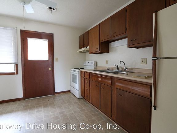5th image of 1005 Parkway Dr APT 2