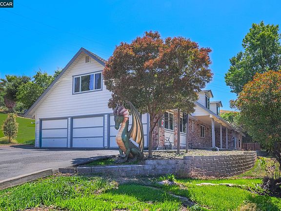 2nd image of 370 Castello Rd