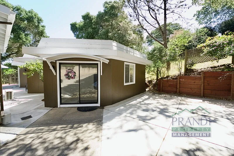 1 bed, 1.0 bath, 900 sqft, $2,500 — Photo 1