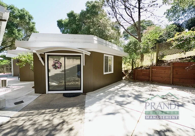 137 Maestro Rd — Photo 1
