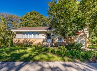 303 Westwood Dr, Wheaton, IL