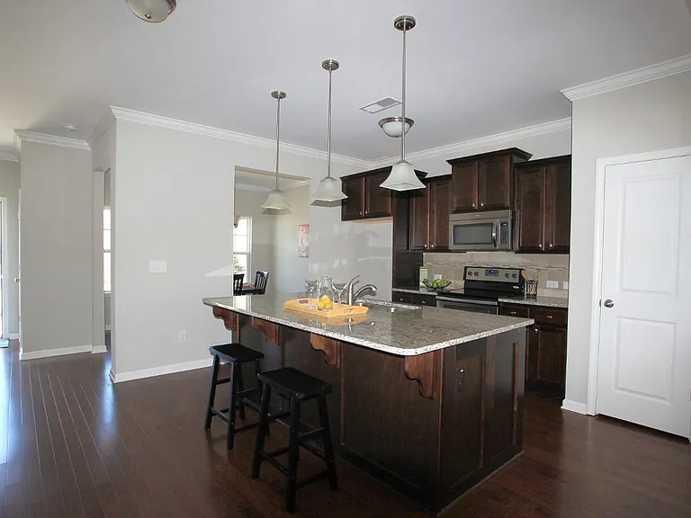 395 Shakespeare Dr — Photo 4