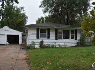 713 Tuttle St, Manhattan, KS 66502