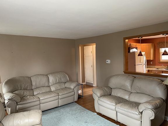 3rd image of 94 Cloverside Ct