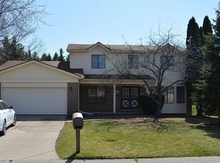 45 Rose Brier Dr, Rochester Hills, MI 48309