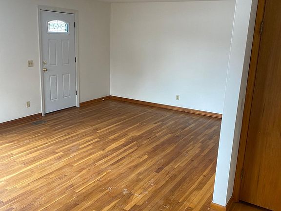 2nd image of 165 W 9th St