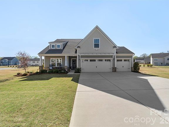 3rd image of 1425 Lester Cir