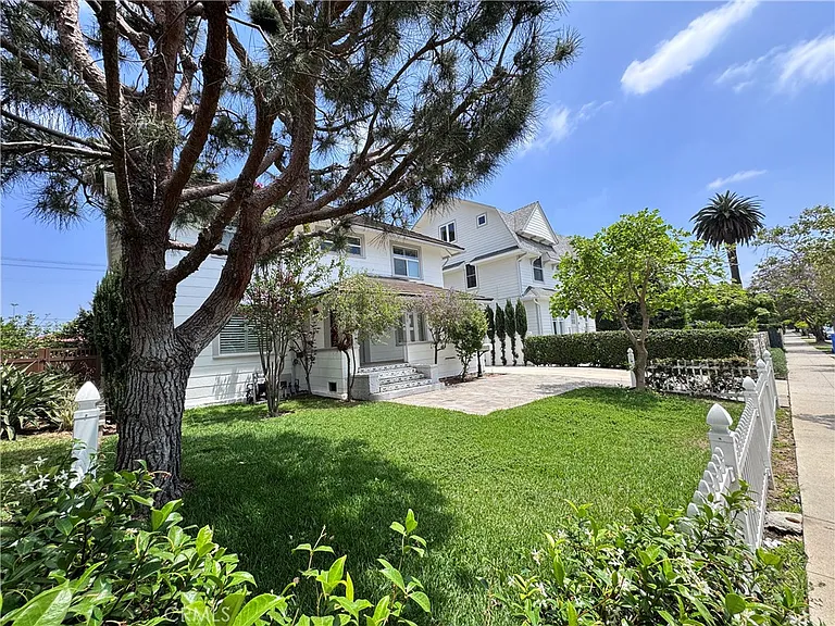 2716 S La Salle Ave — Photo 5