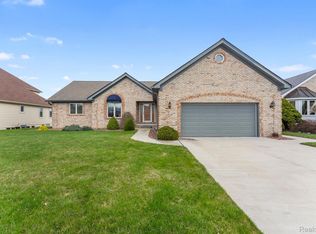 32693 Liparoto Dr, Rockwood, MI 48173