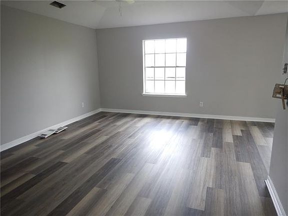 2nd image of 3681 Bennett St