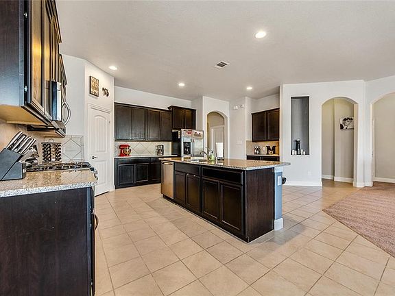 5th image of 15516 Leadenhall St