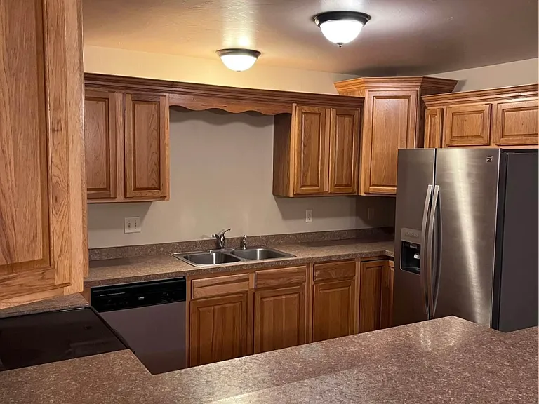 524 E Broadway St — Photo 3