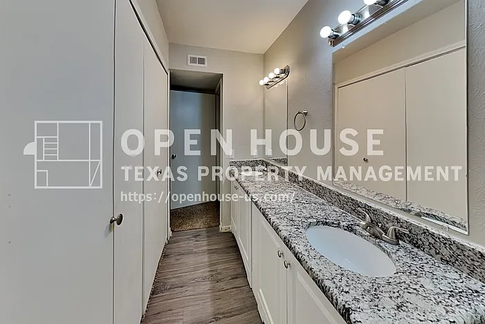 2611 Sprucewood Ln — Photo 8