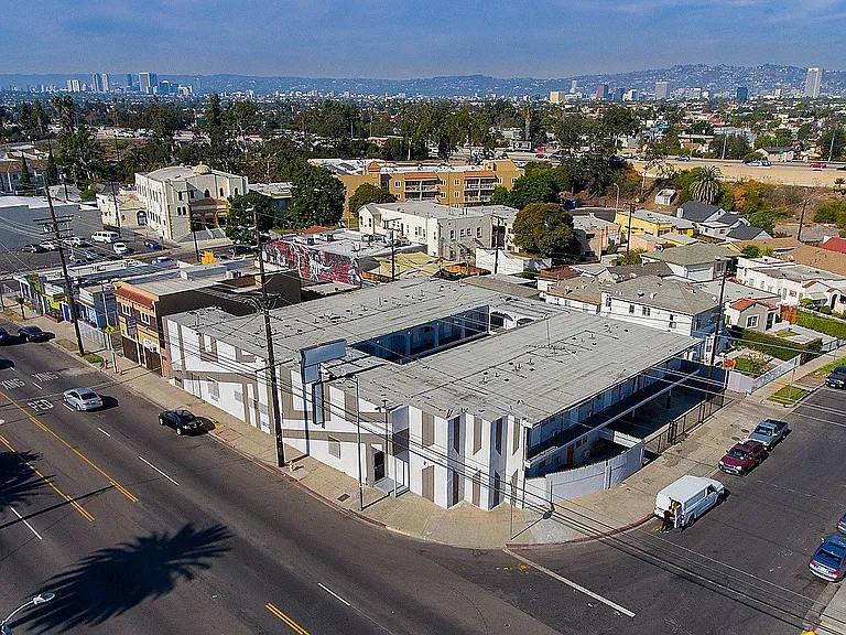 West Adams Studio Apartments — Photo 30