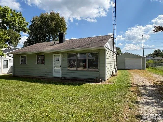3 bed, 1.0 bath, 875 sqft, $850 — Photo 2
